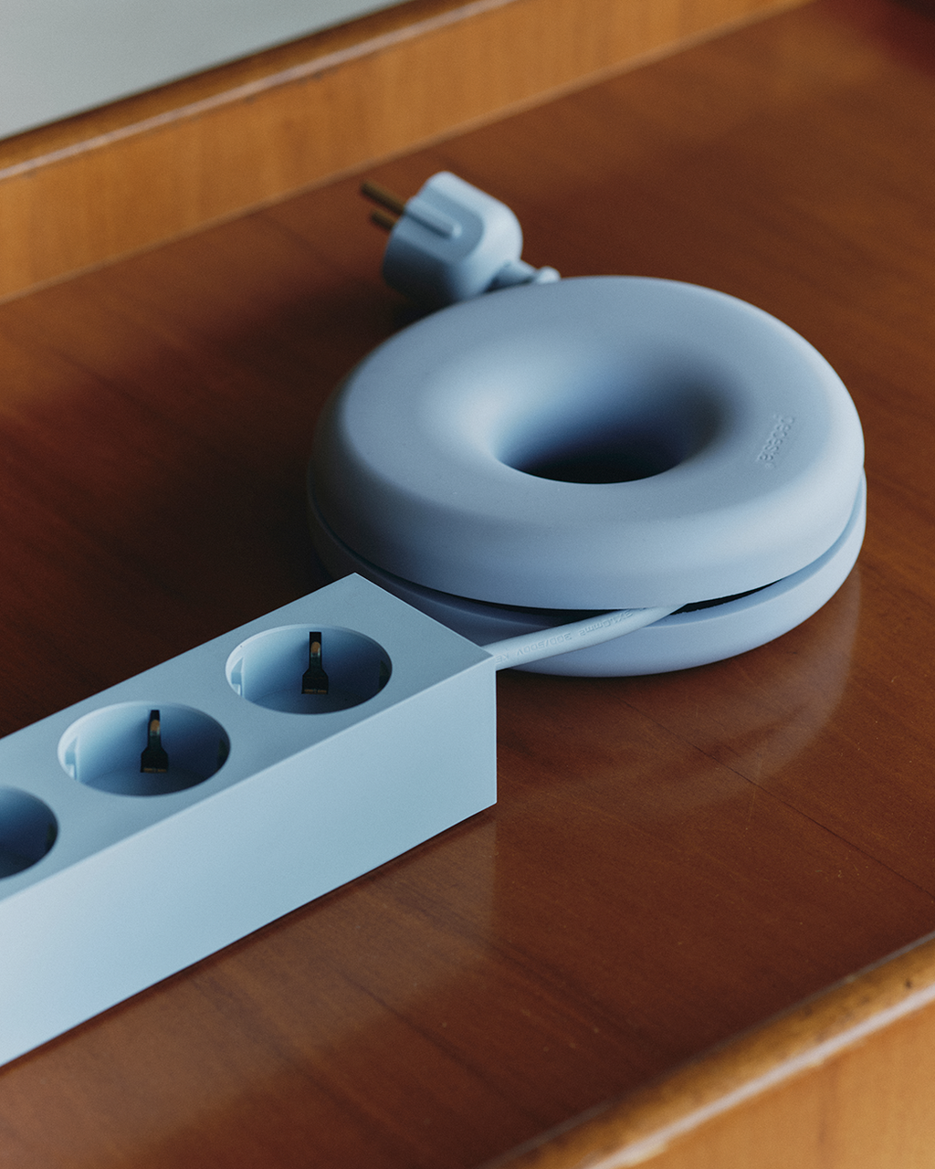 Pedestal Cable Bagel Cable Managers 042 Powder Blue