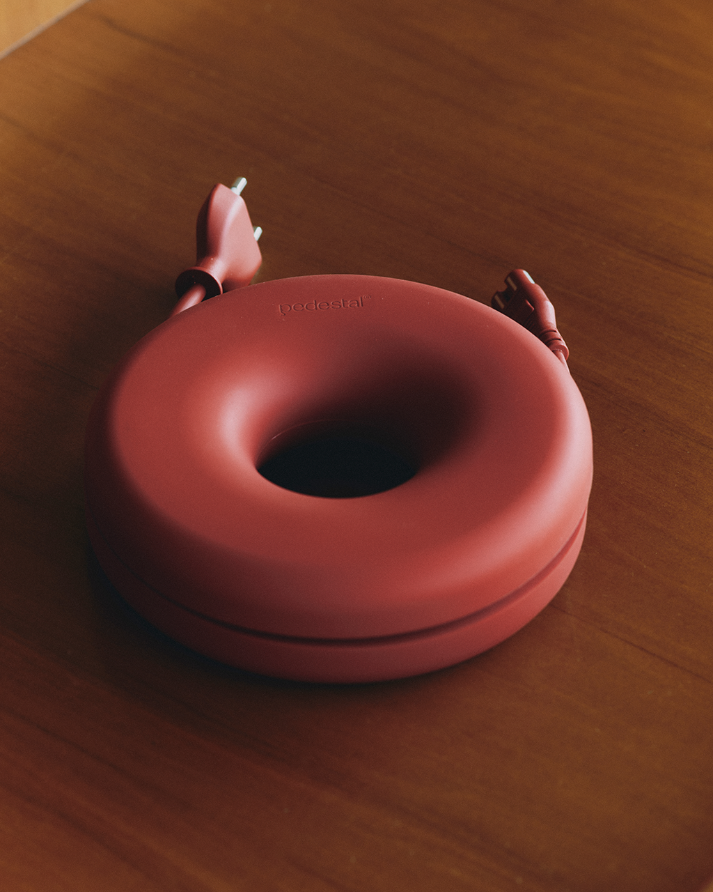 Pedestal Cable Bagel Cable Managers 043 Burnin' Red