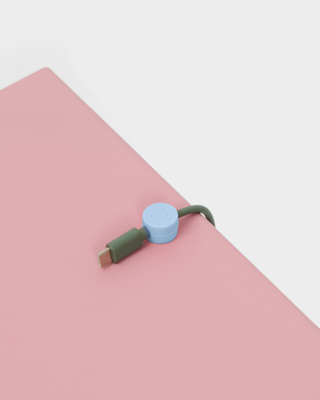 Pedestal Cable Clips Cable Managers 042 Powder Blue